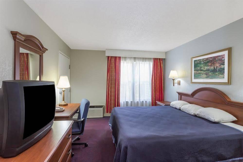 Baymont By Wyndham Lake Park Valdosta I75 Extérieur photo